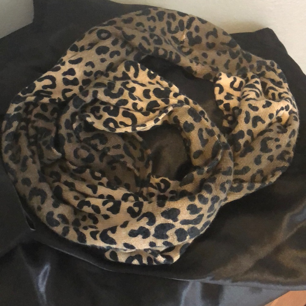 🌶FREE W BUNDLE ANIMAL PRINT INFINITY SCARF